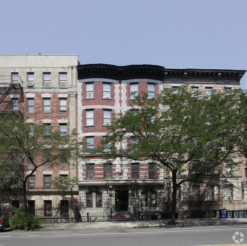 Building Photo - 943 St Nicholas Ave
