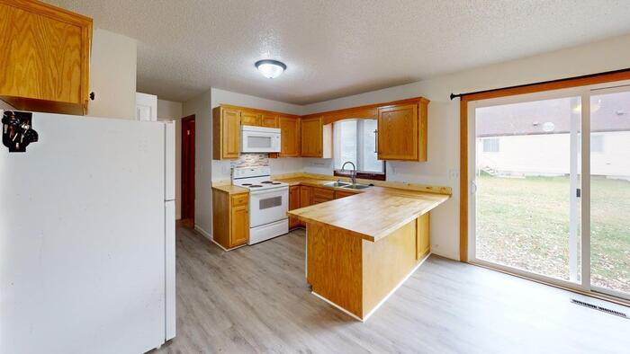 Foto principal - 329 W Indiana Ave