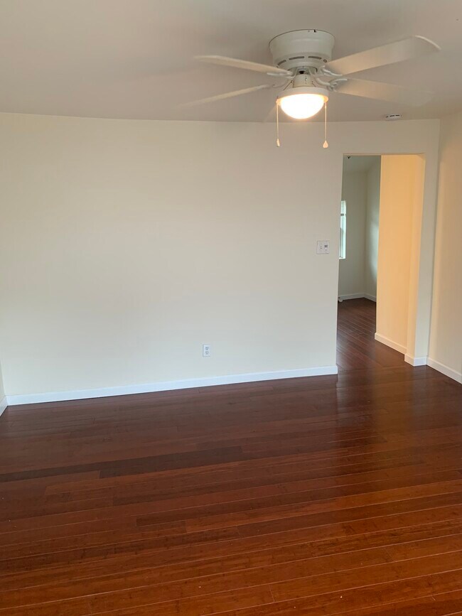 Foto del edificio - 2027 Green Ridge Street, Unit 3