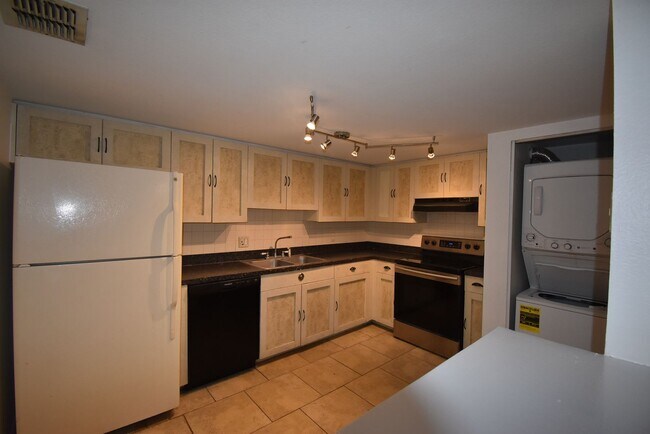 Foto del edificio - OCALA: 2 Bed/2 Bath, 2nd Floor Condo in Co...