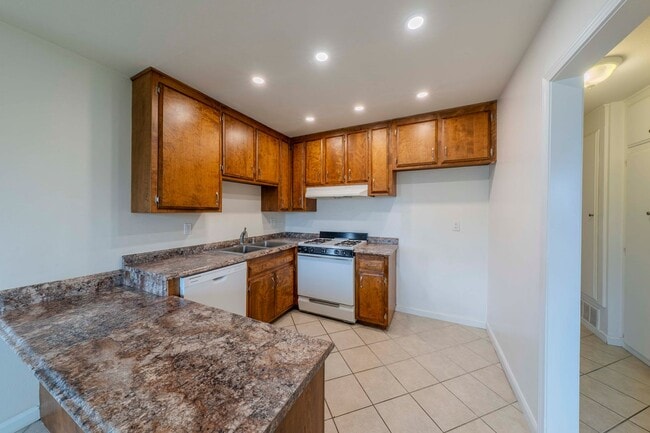 Building Photo - 16581 Sabot Ln