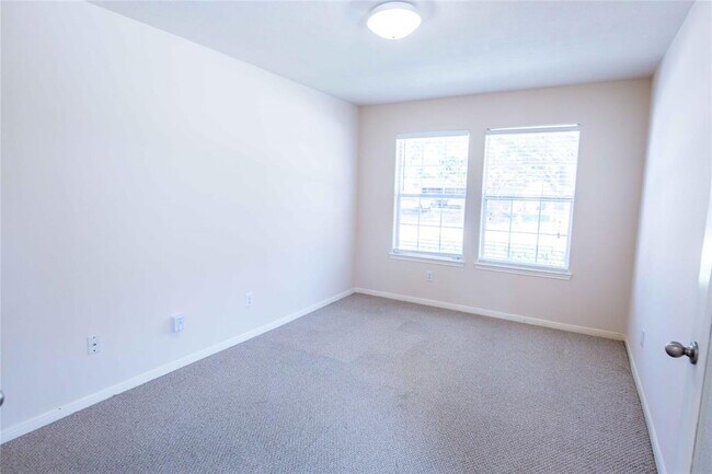 Foto del edificio - 14403 Groveleigh Ln