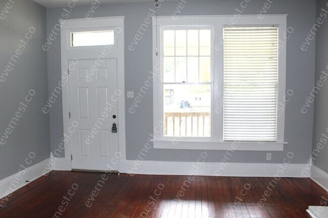 Building Photo - 1601 Hanger St