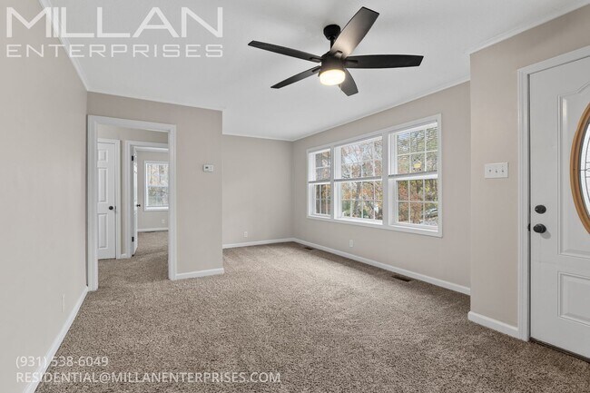 Building Photo - Charming Three Bedroom Home with Natural Privacy and Prime Location