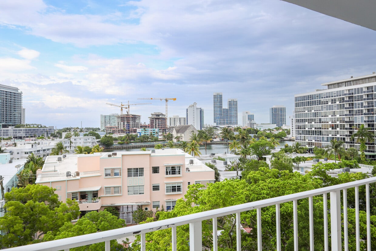 Photo - 6900 Bay Dr (Miami Beach, FL)