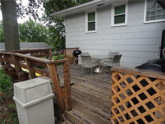 Building Photo - FREE TV w/Move in Feb - Newly Renovated SF...