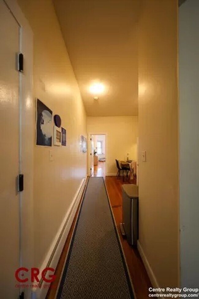 Building Photo - 9/1 Oversized 1BR near Washington Square w...