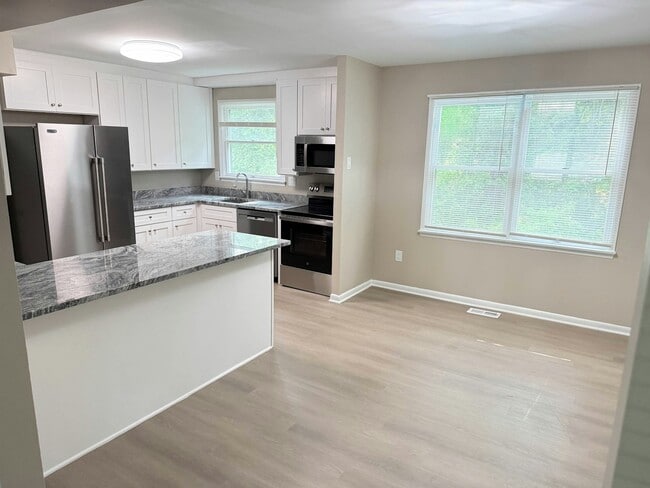 Foto del edificio - 9242 Woodcreek Ct