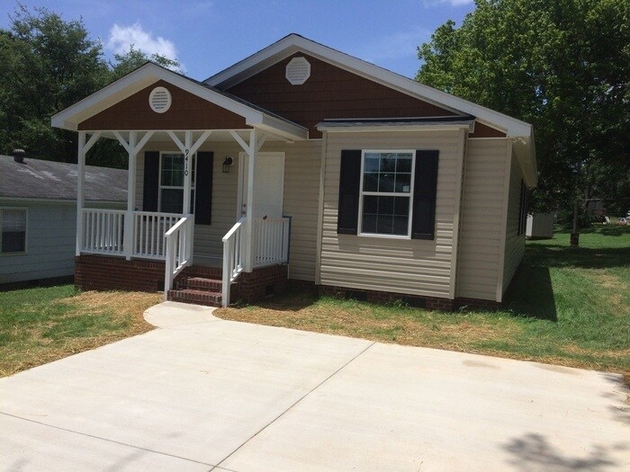 Primary Photo - 3 Bedroom Home in South Charlotte/Pinevill...