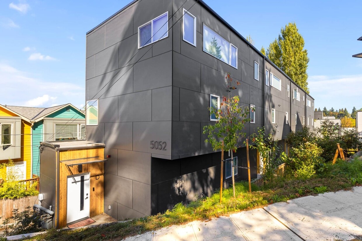 Primary Photo - 5052 Renton Ave S