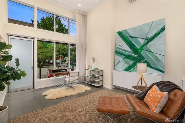 Building Photo - Stunning 2 Bed 3 Bath Home in Queen Anne