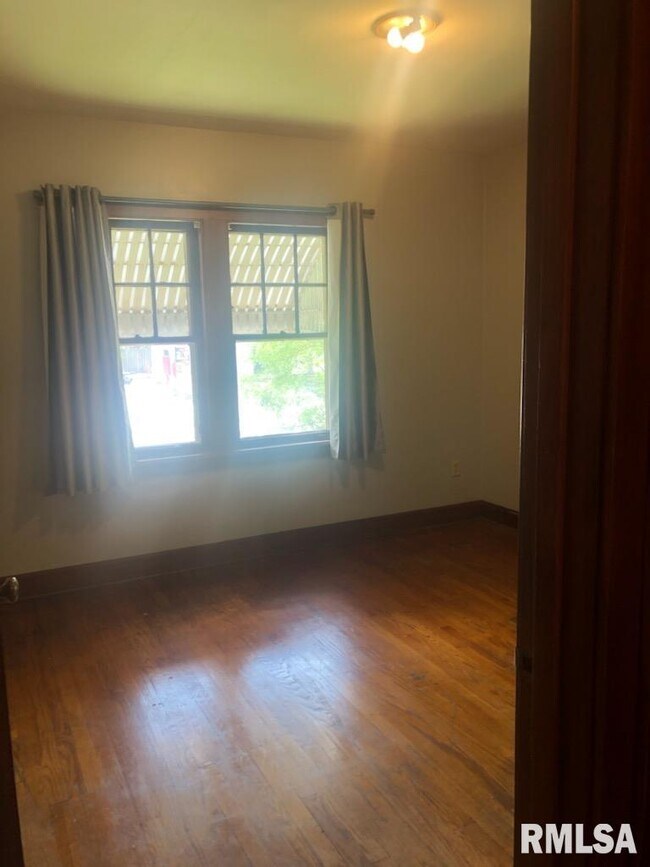 Foto del edificio - 1728 E Locust St