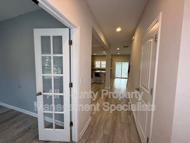 Building Photo - 636 Spanish Olive Wy