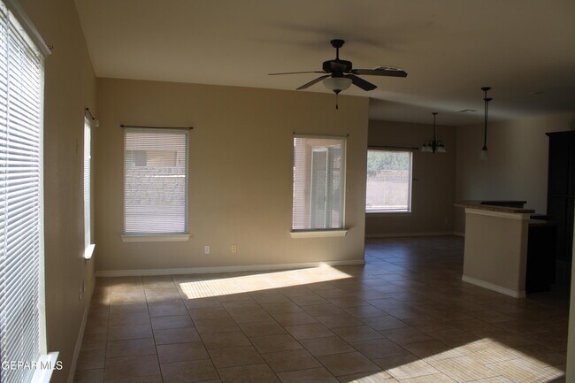 Foto del edificio - 14617 Randall Cunningham