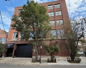 Building Photo - 3323 N Paulina St Building Photo - 3323 N Paulina St
