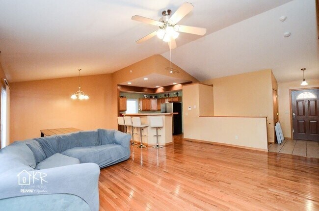 Foto del edificio - FENCED BACKYARD, CLOSE TO FT. RILEY!