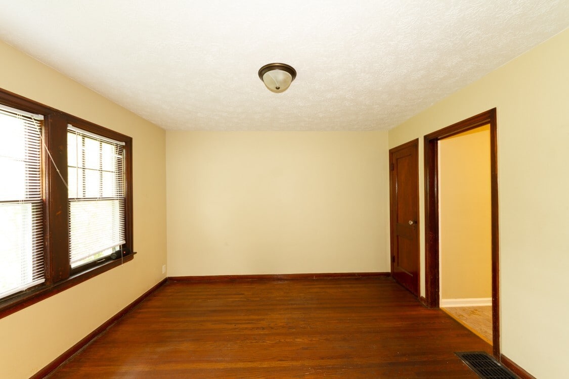 Primary Photo - 1 bed 1 bath. Located in desirable Christi...