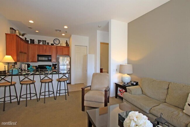 Building Photo - 1 br, 1 bath House - 50630 Santa Rosa PLZ #8