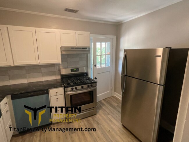 Foto del edificio - Charming Downtown Apartment
