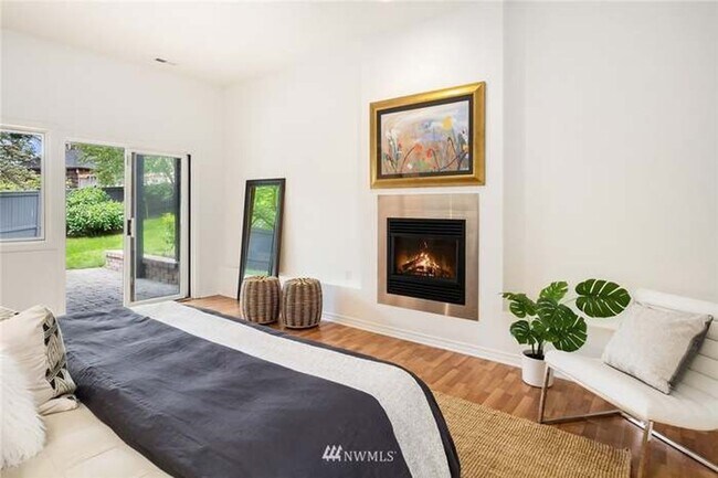 Building Photo - Luxury 4BD/3.5BA Magnolia Home with Panoramic City Views