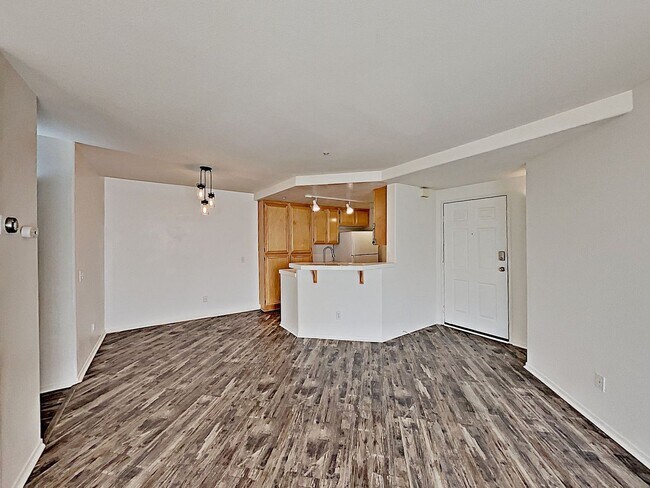 Building Photo - Spacious 2-Bedroom, 2-Bathroom Condo for Rent – Scripps Highlands