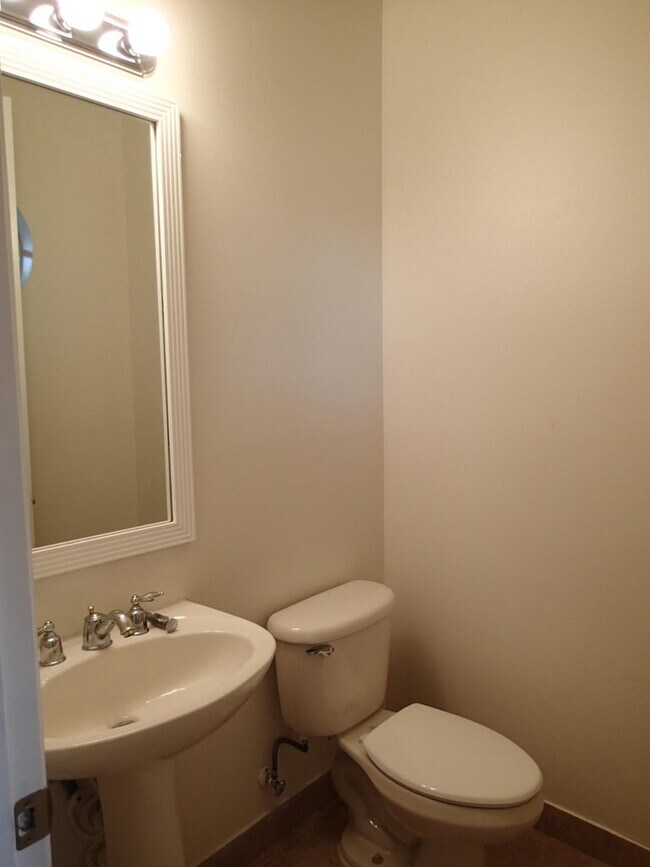 Building Photo - 4268 Coventry Pointe Way