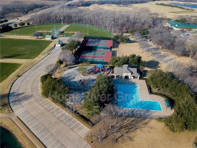 Building Photo - 331 Phoebe Dr