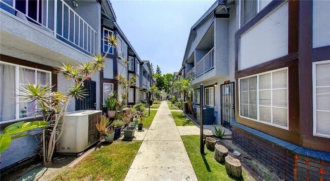 Foto del edificio - 7947 Garfield Ave