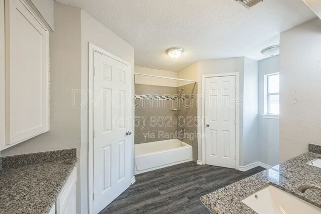 Building Photo - 9830 Cherokee St