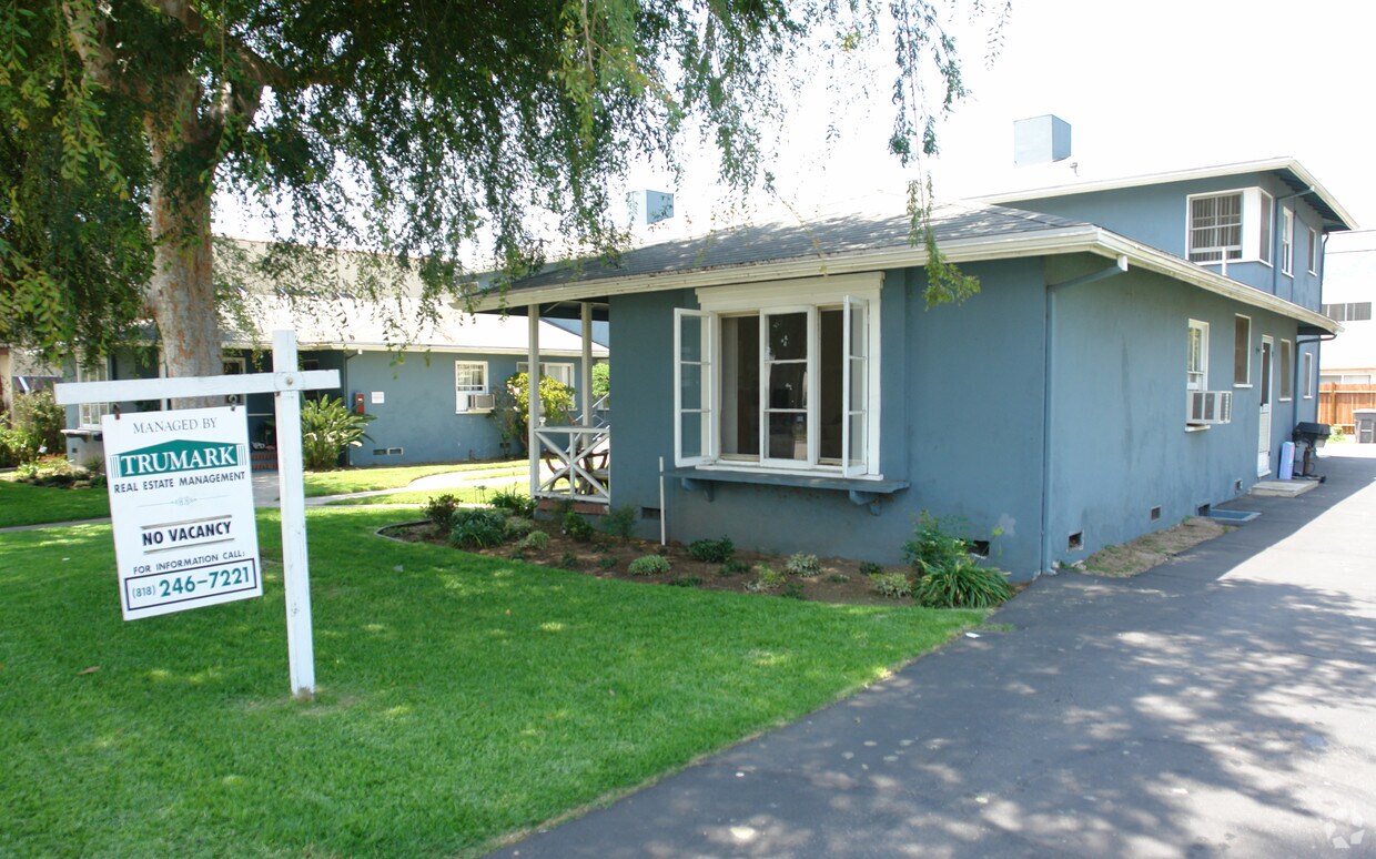 Building Photo - 625-633 W Glenoaks Blvd