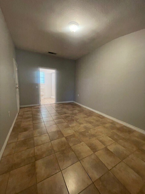 Foto del edificio - 814 Cameron Ave