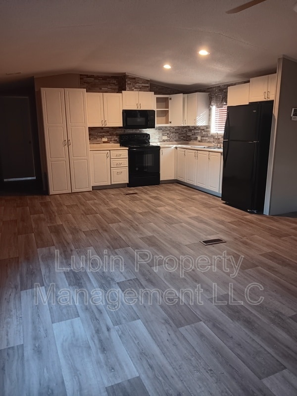 Building Photo - 2 2nd St