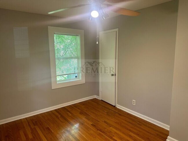 Foto del edificio - 6408 Blue Ridge Cutoff