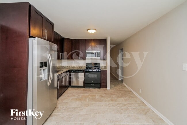 Building Photo - 823 Oriole Dr