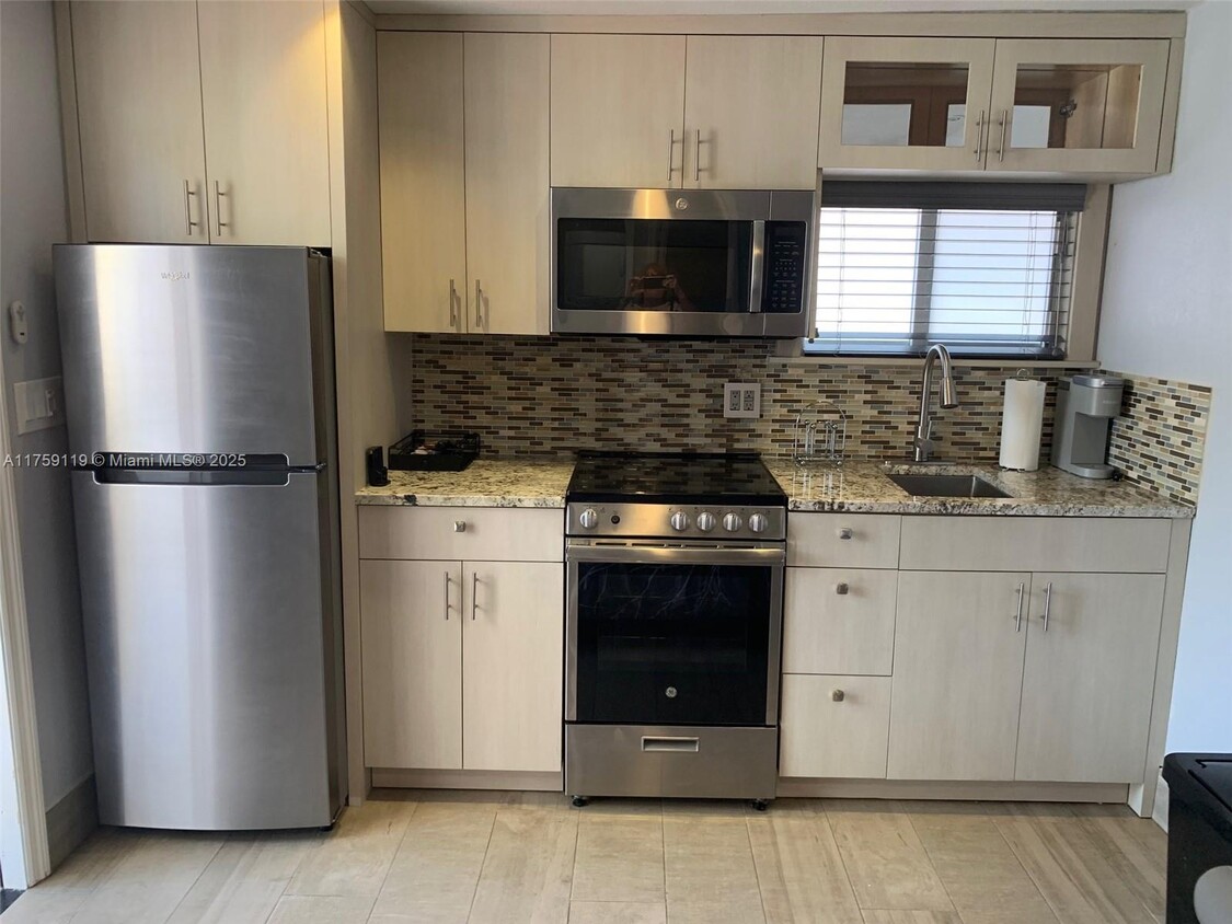 Primary Photo - 523 SW 101st Pl