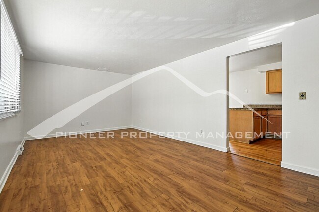 Foto del edificio - Spacious Home with Washer/Dryer and Fenced...