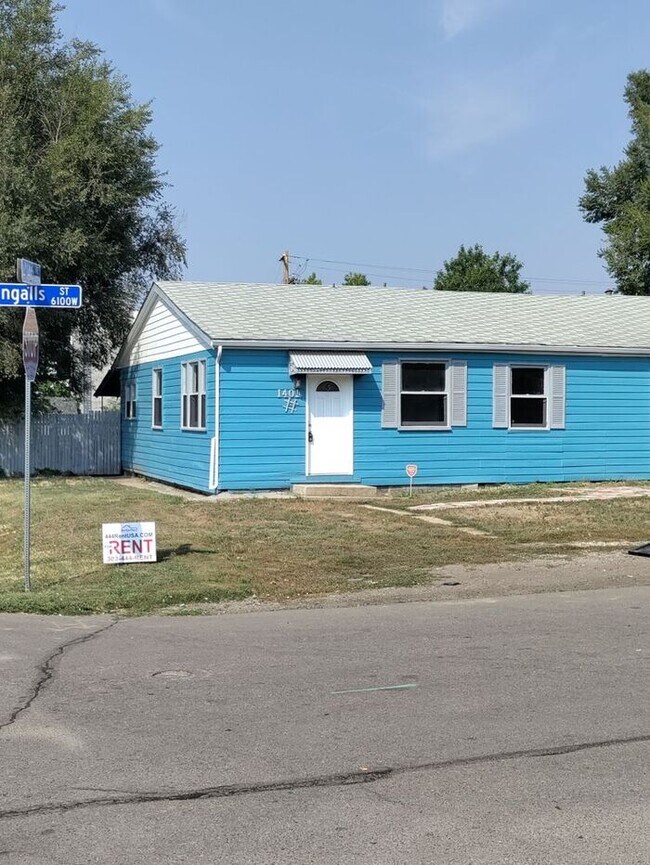 Building Photo - Duplex located just 10 minutes from downtown!