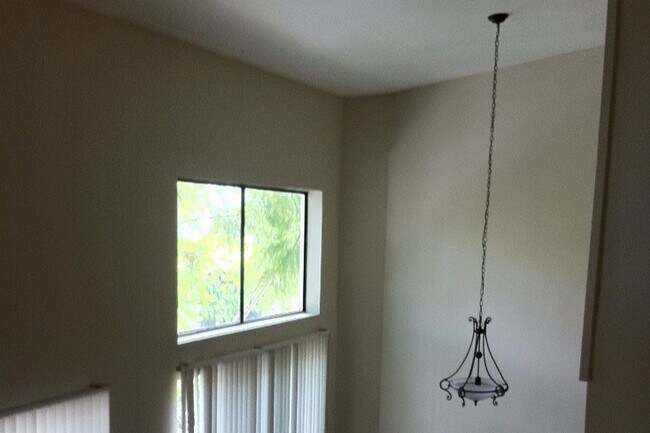 dining area - 10810 Massachusetts Ave