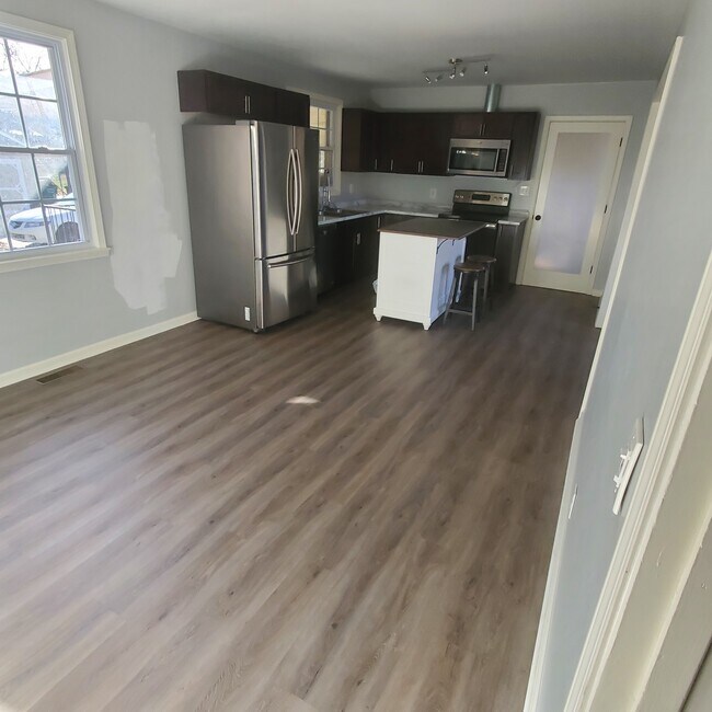 Building Photo - 904 Sun Valley Dr