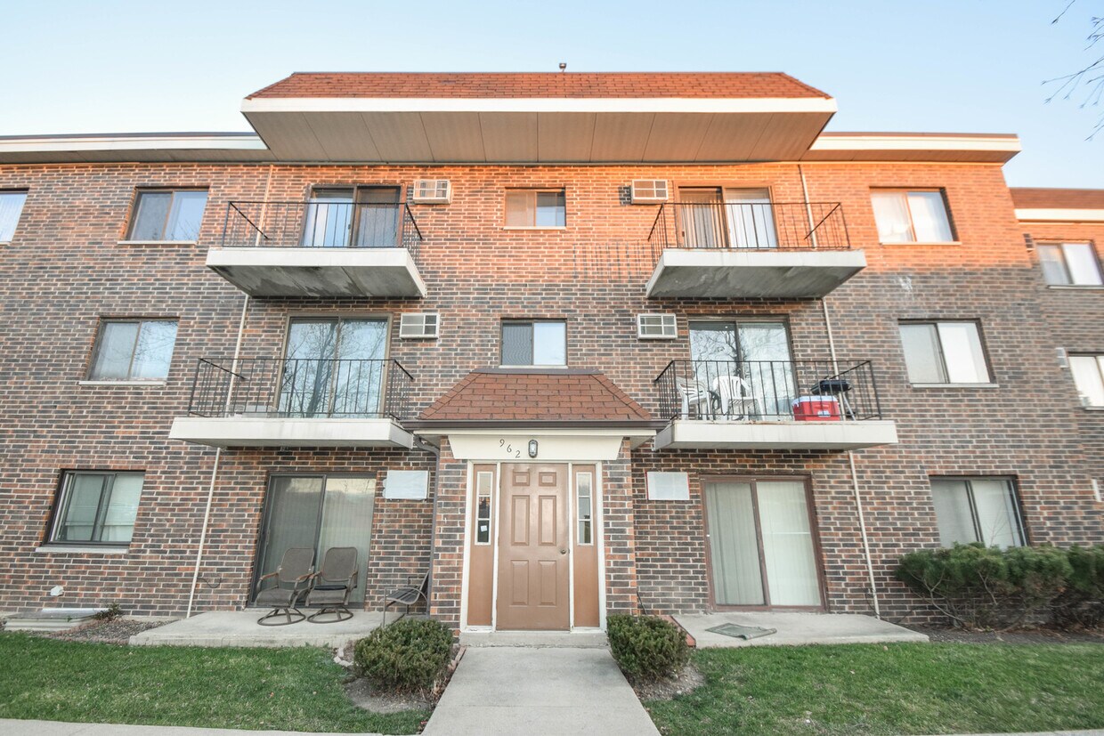962 N Rohlwing Rd Unit 201A, Addison, IL 60101 Condo for Rent in