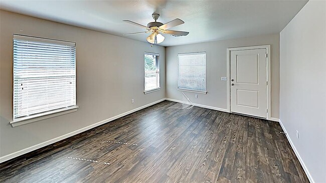 Building Photo - 427 Summit Ridge Dr