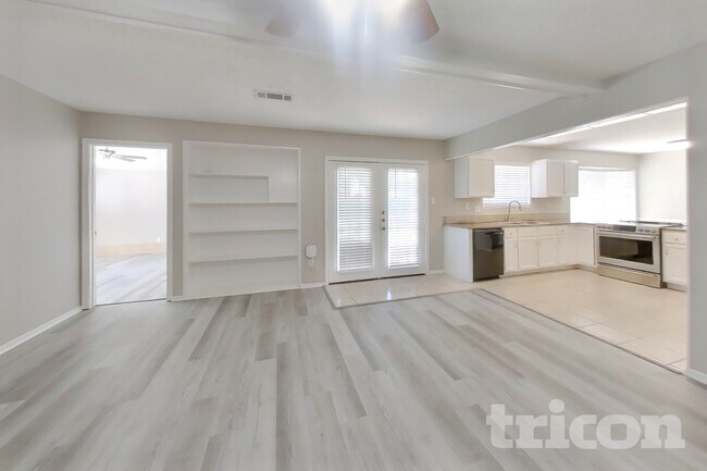 Foto del edificio - 3815 Regency Dr