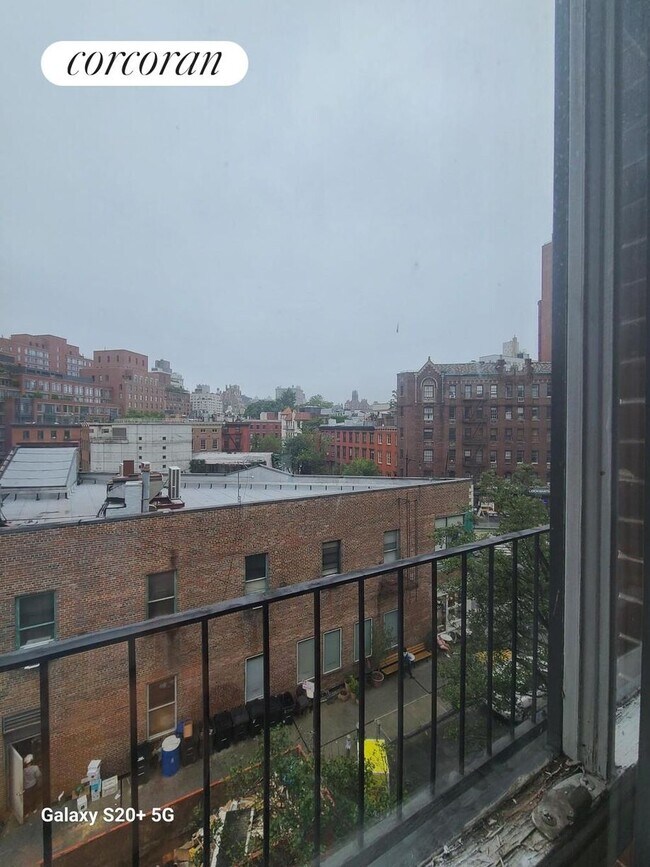 Foto del edificio - 220 Waverly Pl