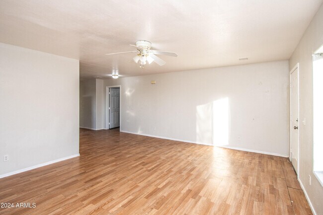 Building Photo - 10926 W Carousel Dr