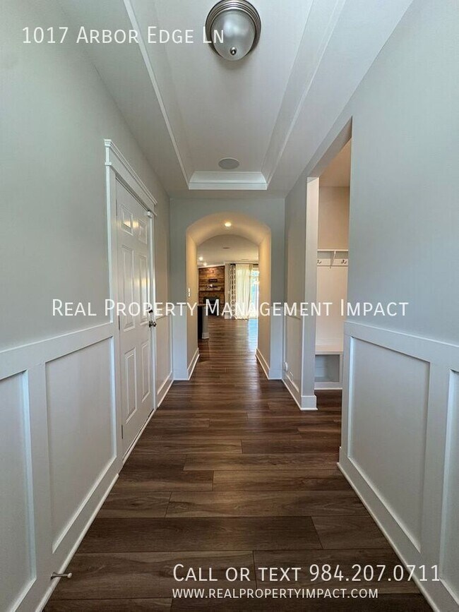 Foto del edificio - 1017 Arbor Edge Ln