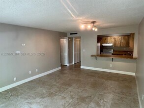 Building Photo - 9301 SW 92nd Ave