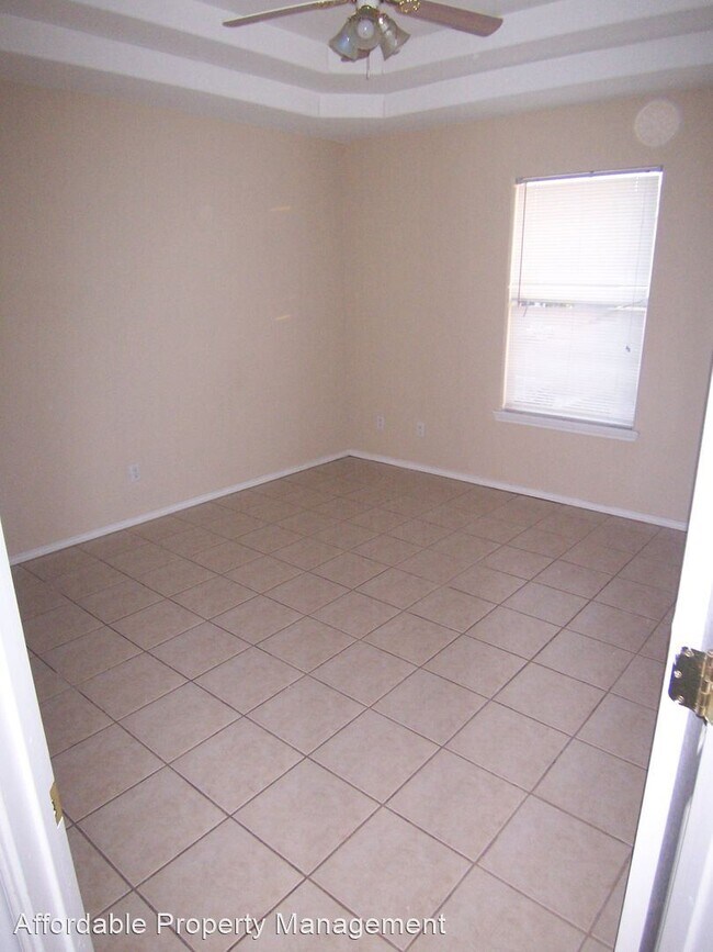 Building Photo - 741 Sonesta Dr