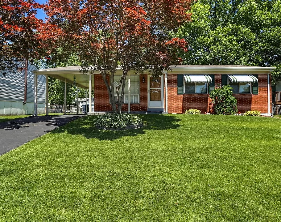 Front - 11719 Hollycrest Dr