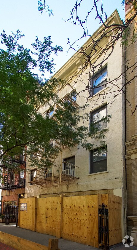 Primary Photo - 226 E 22nd St