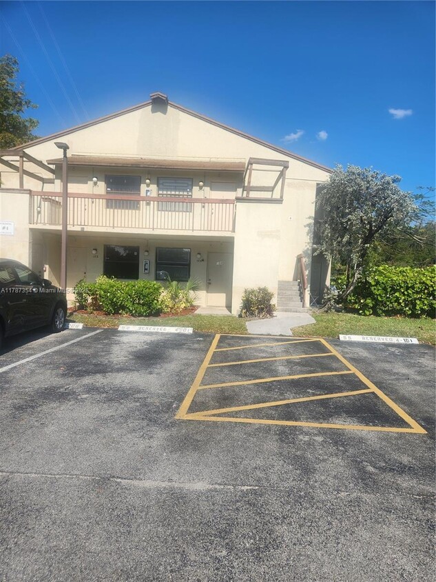 Primary Photo - 455 NW 210th St
